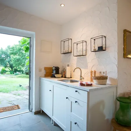 بيت ريفي Gartenhaeuschen Im Im Park هيردكه