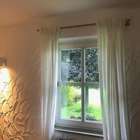 Gartenhaeuschen Im Im Park * هيردكه