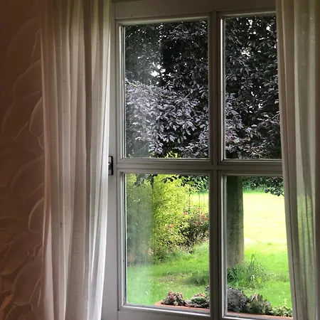 بيت ريفي Gartenhaeuschen Im Im Park هيردكه